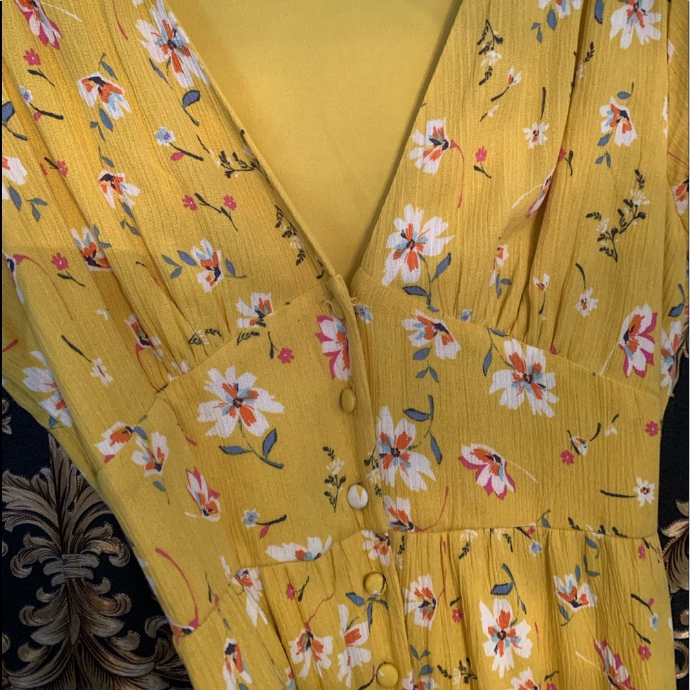 🦇 Yellow Spring Cottage Midi Dress 🦇 - Picture 3 of 4